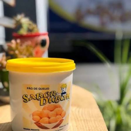Pão de queijo com café